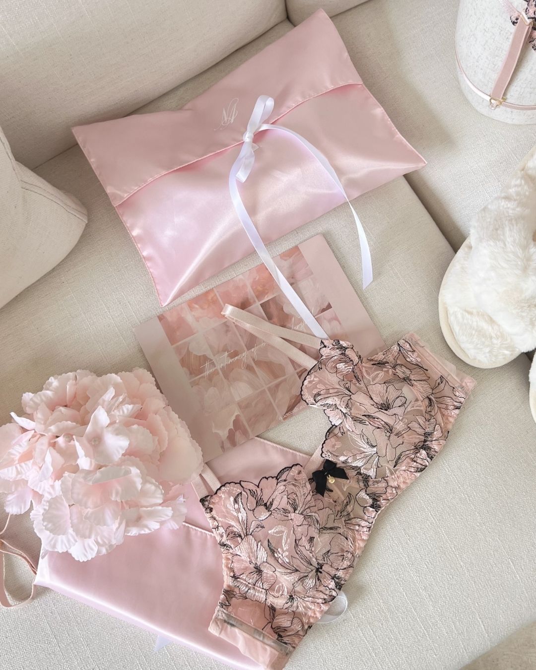 The Avenue Satin Pouch - Soft Pink
